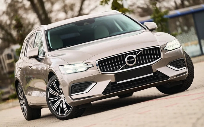 Volvo V60 cena 94900 przebieg: 165000, rok produkcji 2019 z Bydgoszcz małe 497